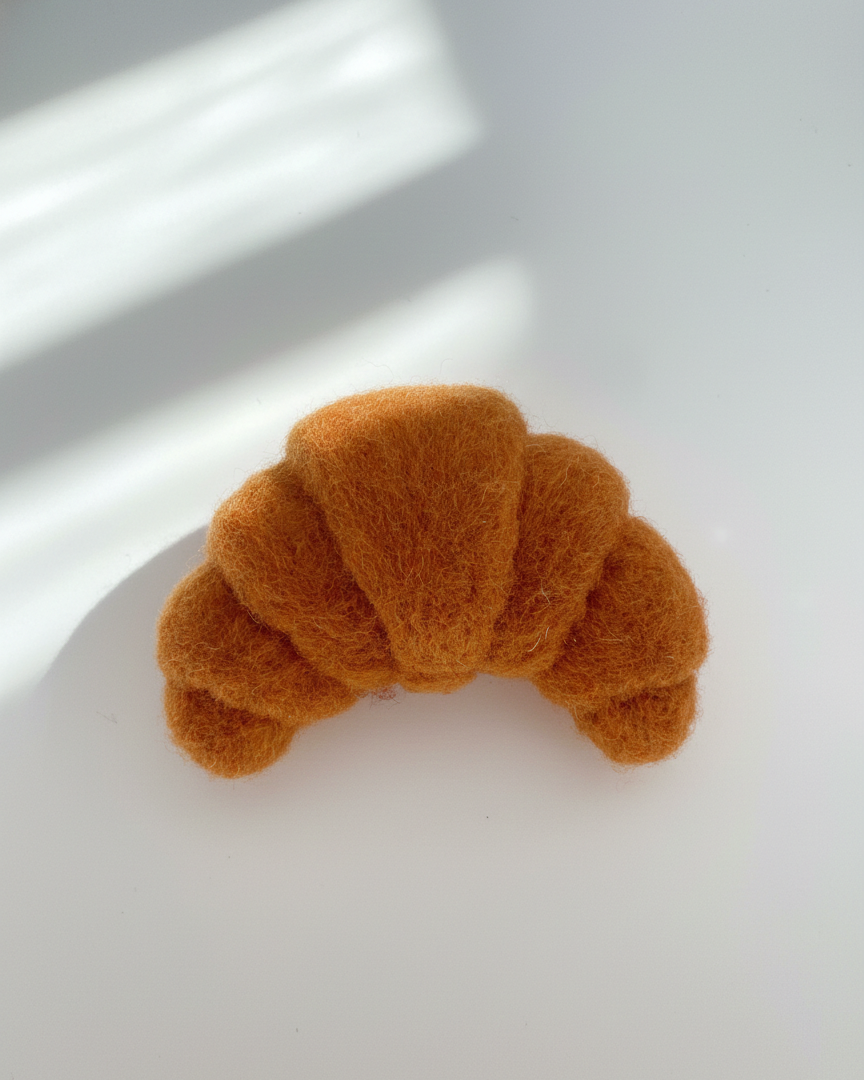 Butter Croissant Wool Magnet - Woobbi