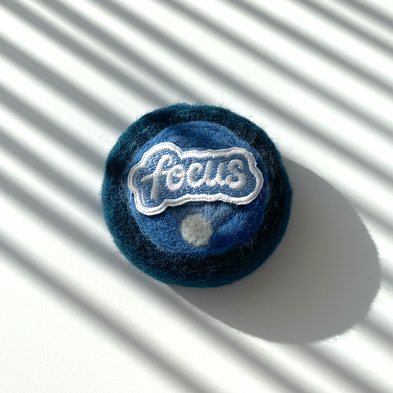Round Shaped Magnet with Focus Patch - Woobbi
