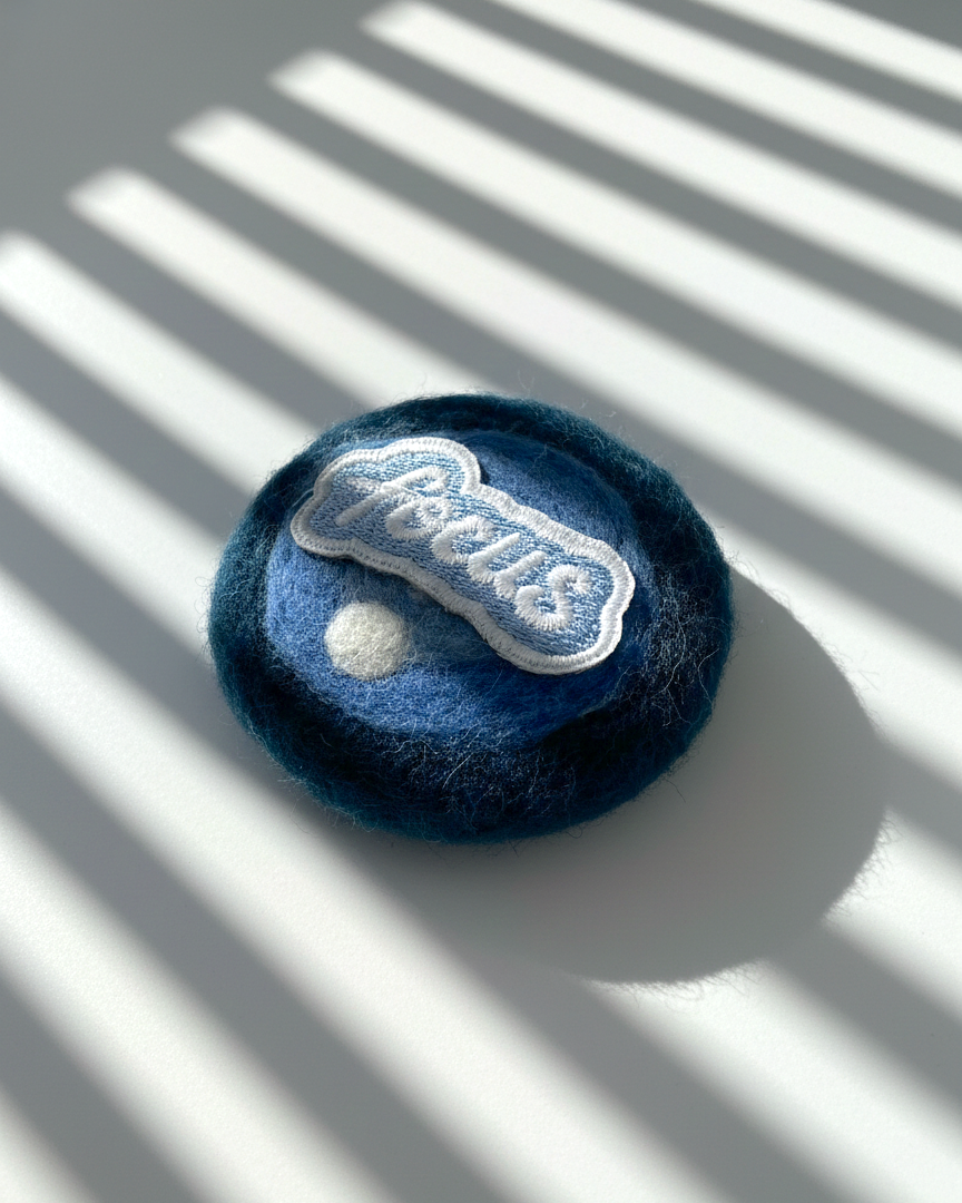 Round Shaped Magnet with Focus Patch - Woobbi