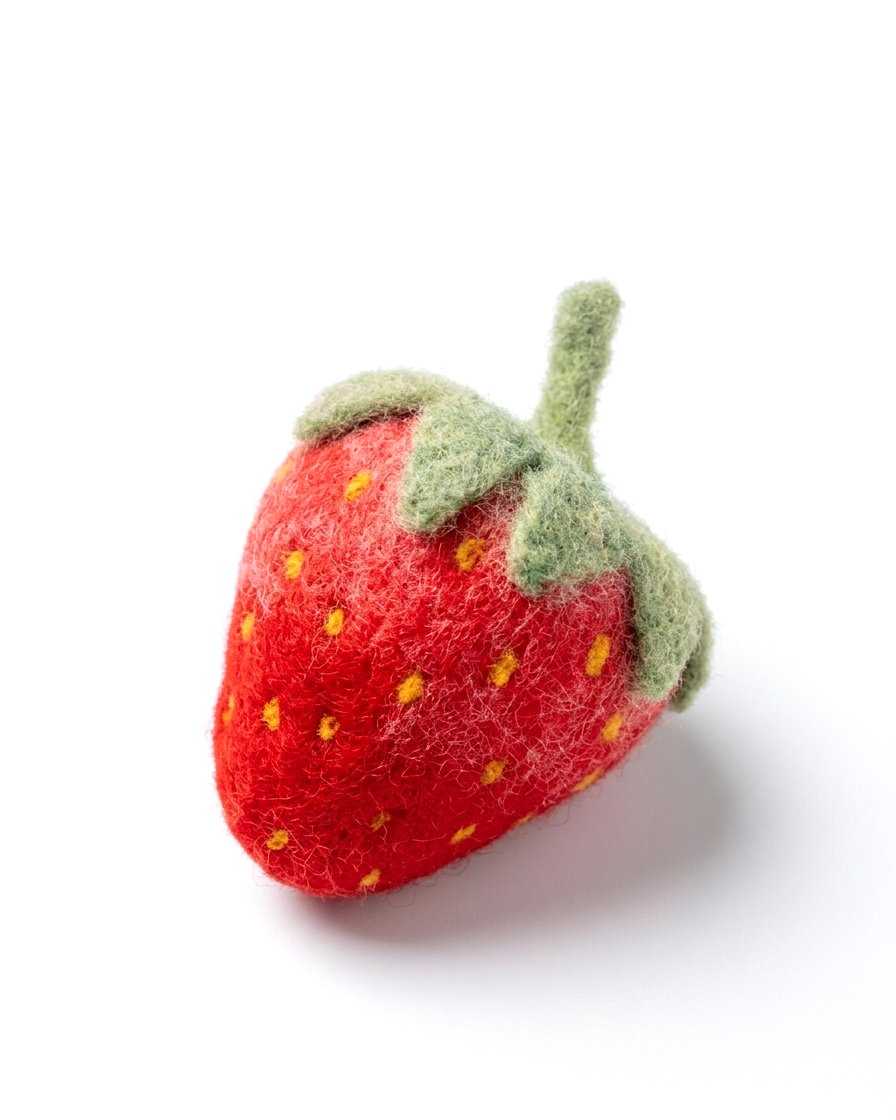 Strawberry Wool Felt Fridge Magnet - Woobbi