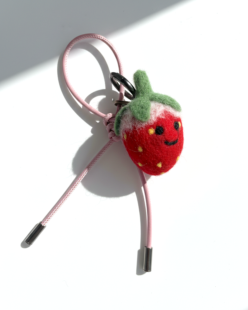 Strawberry Wool Bag & Keychain Charm - Woobbi