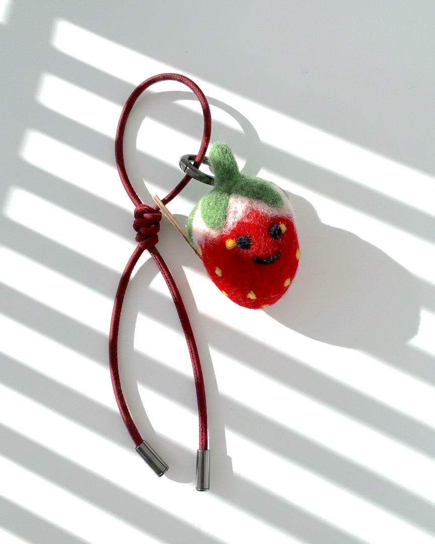 Strawberry Wool Bag & Keychain Charm - Woobbi